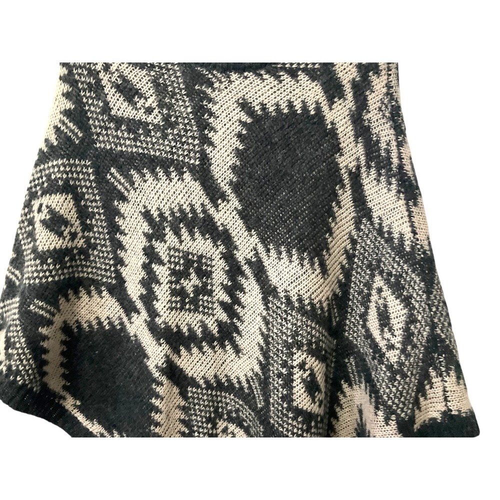 Love Spray Womens Black Cream Geometric‎ Wool Blend Knit Poncho Cape Sweater - Picture 5 of 6